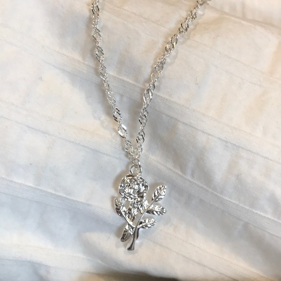 Rose necklace - Picture 4 of 4